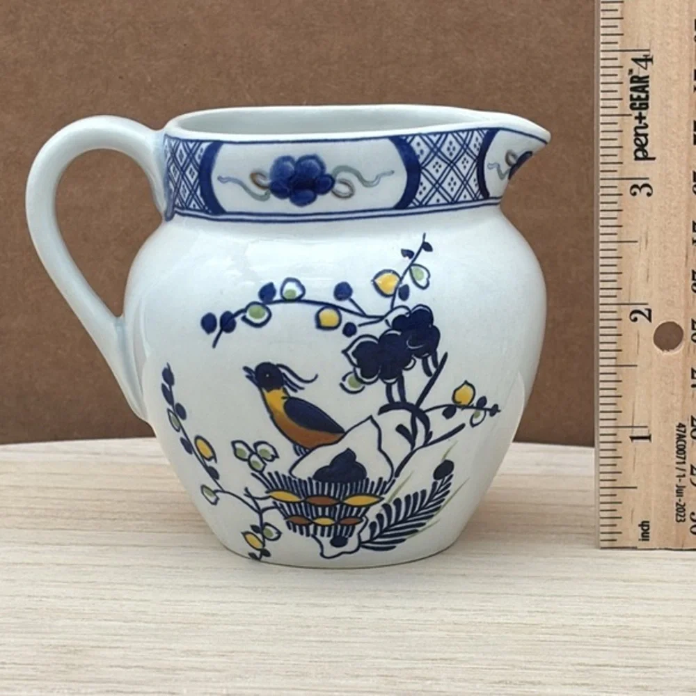 Vintage Wedgwood Volendam Creamer